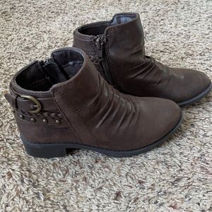 Girls brown boots size 11